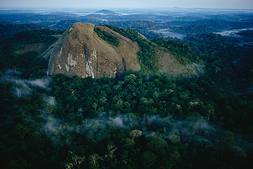 萊科尼機(jī)場三字代碼(LEO)_Lekoni空運(yùn)機(jī)場,加蓬機(jī)場