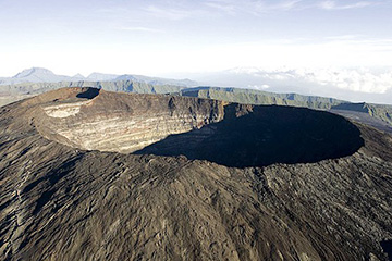 圣皮埃爾德拉瑞烏尼翁機場三字代碼(ZSE)_Saint-Pierre de la Reunion空運機場,留尼汪機場